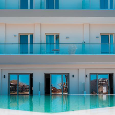 Malia Bay Beach Hotel & Bungalows エクステリア 写真