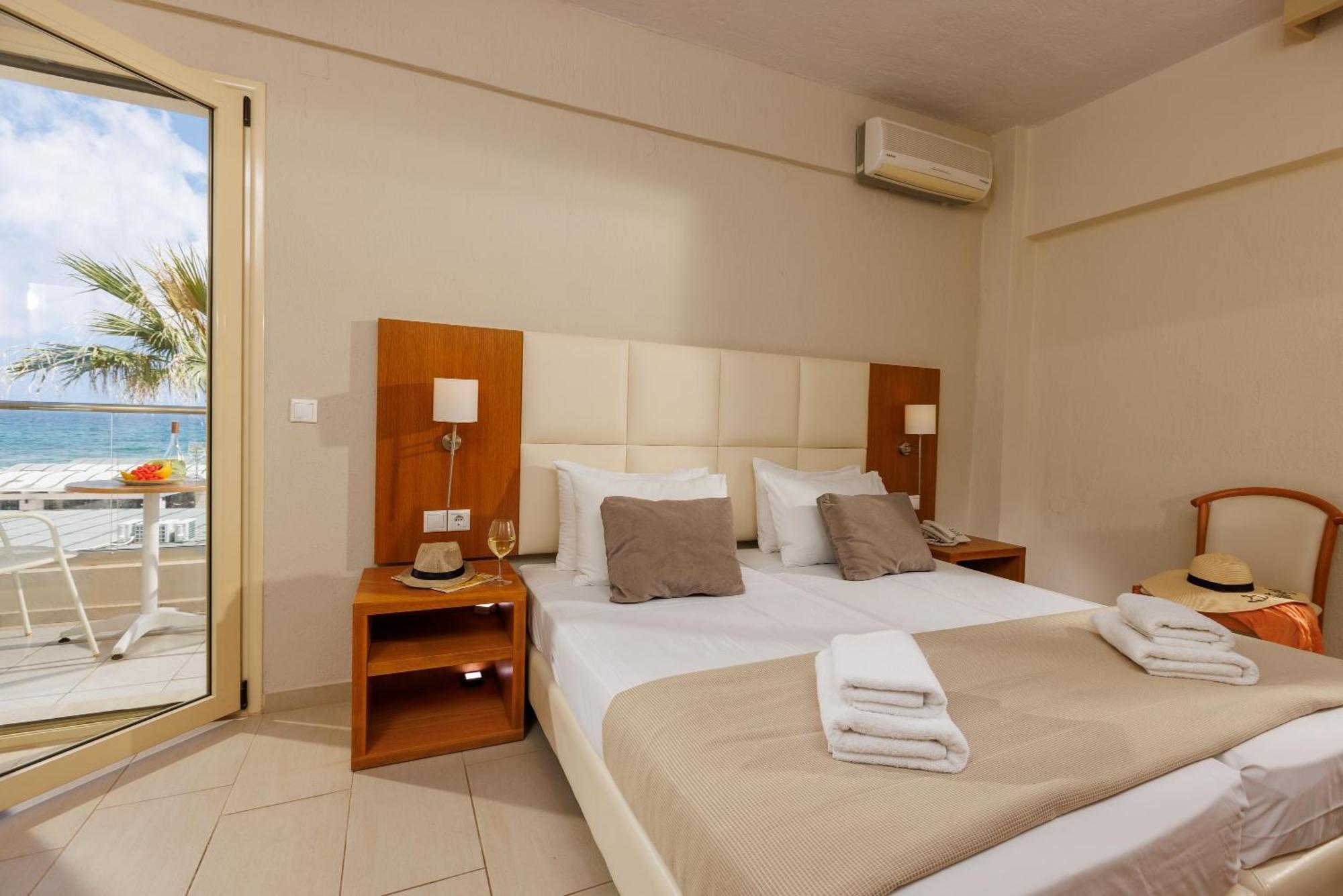 Malia Bay Beach Hotel & Bungalows エクステリア 写真
