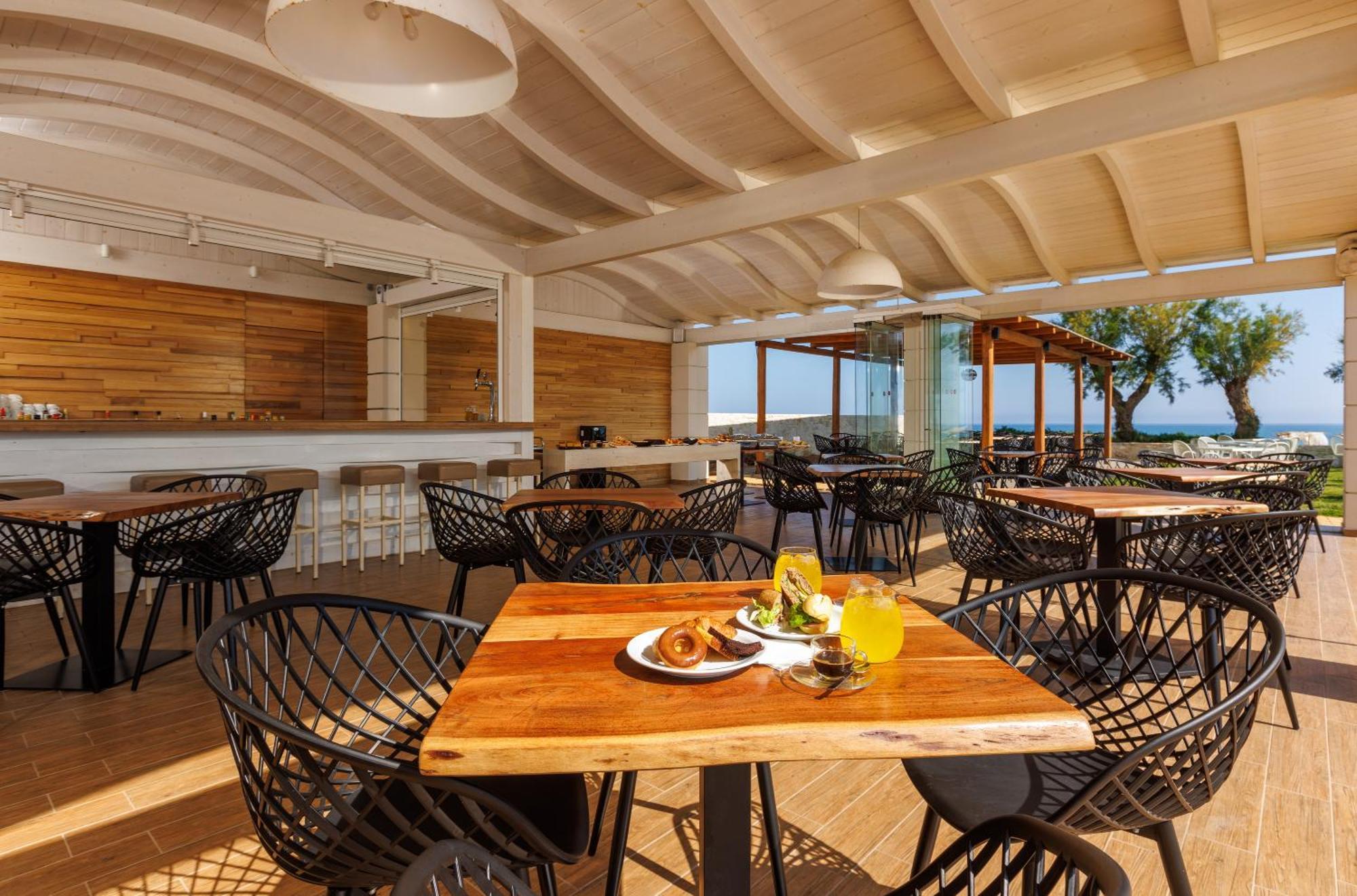 Malia Bay Beach Hotel & Bungalows エクステリア 写真