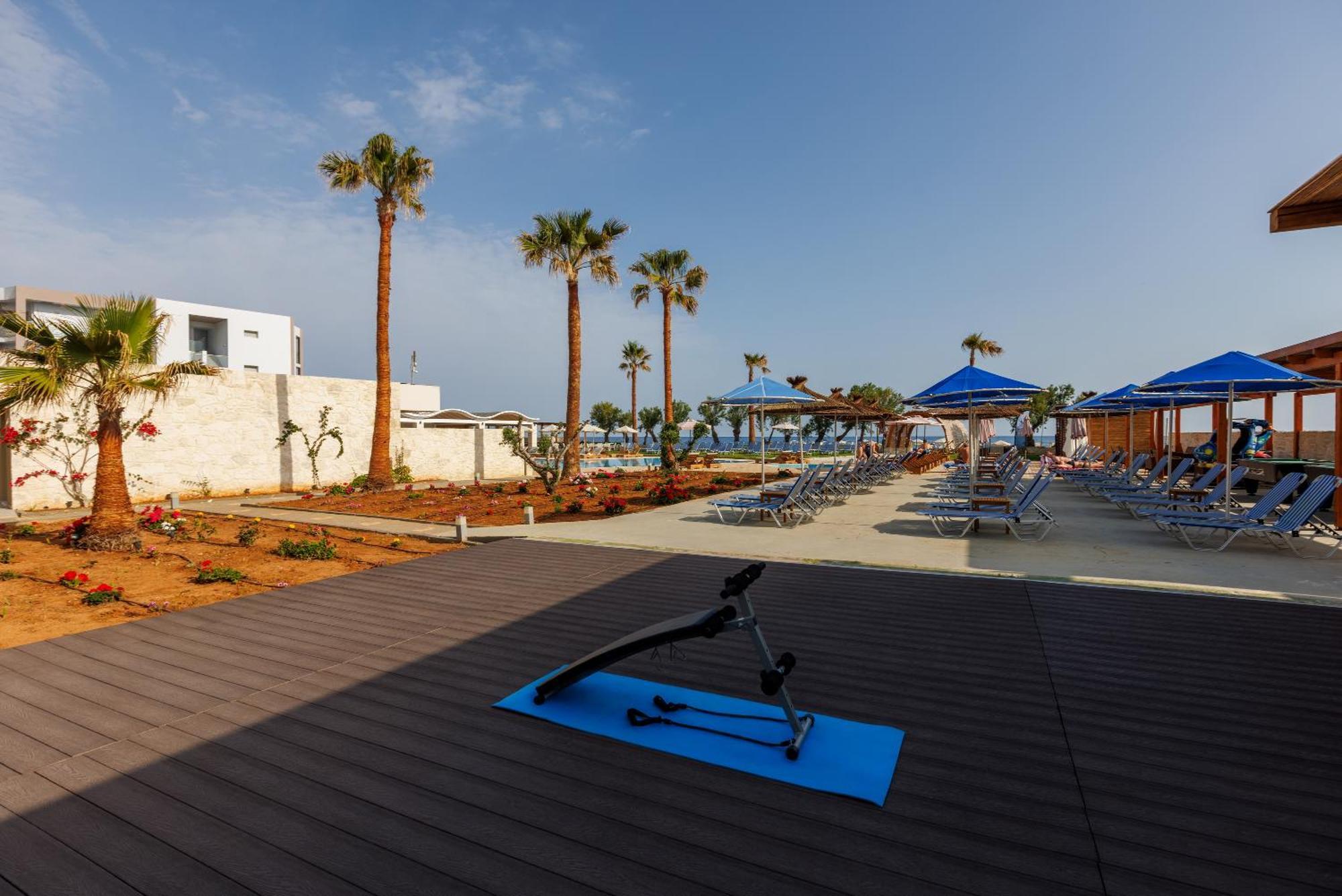 Malia Bay Beach Hotel & Bungalows エクステリア 写真