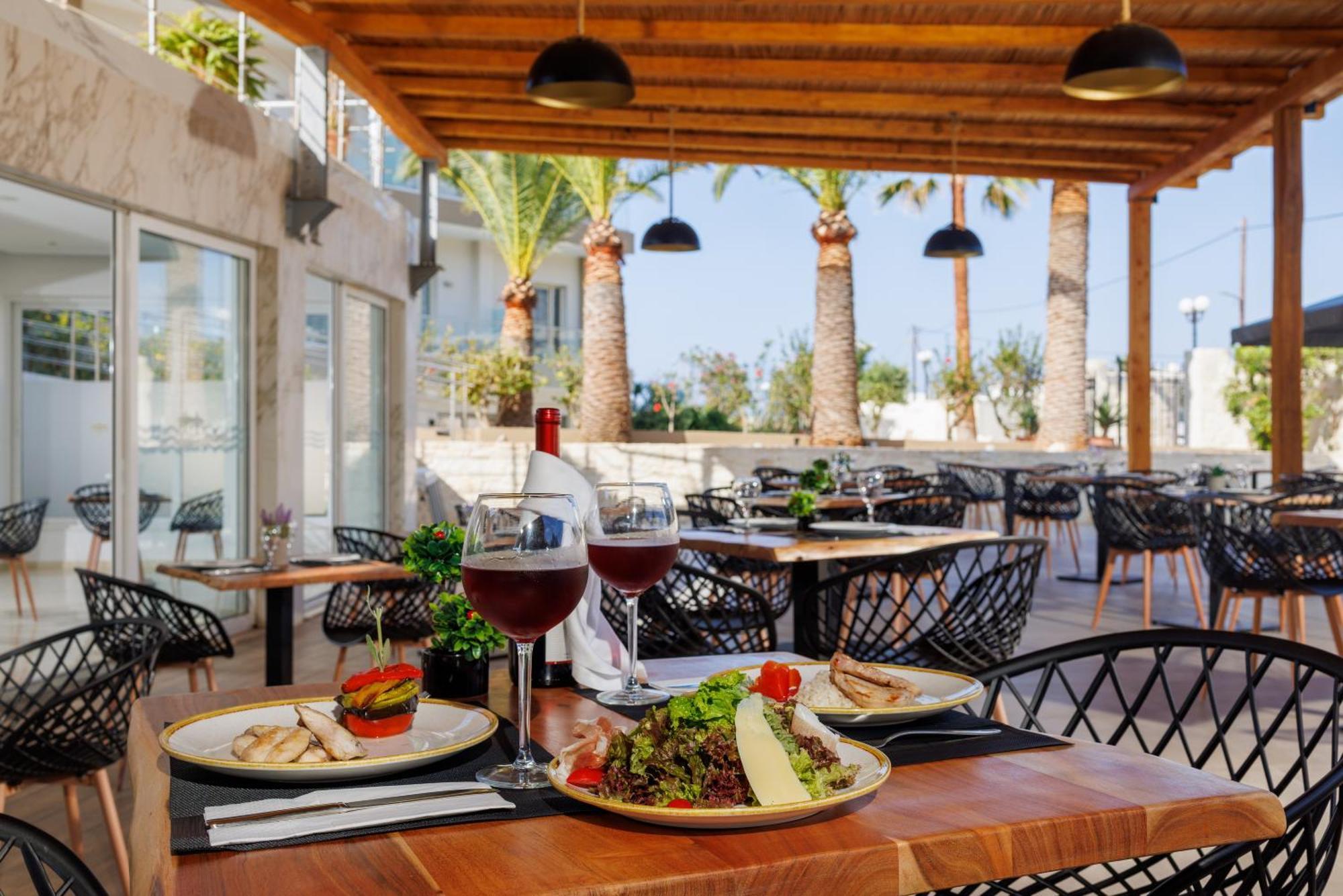 Malia Bay Beach Hotel & Bungalows エクステリア 写真