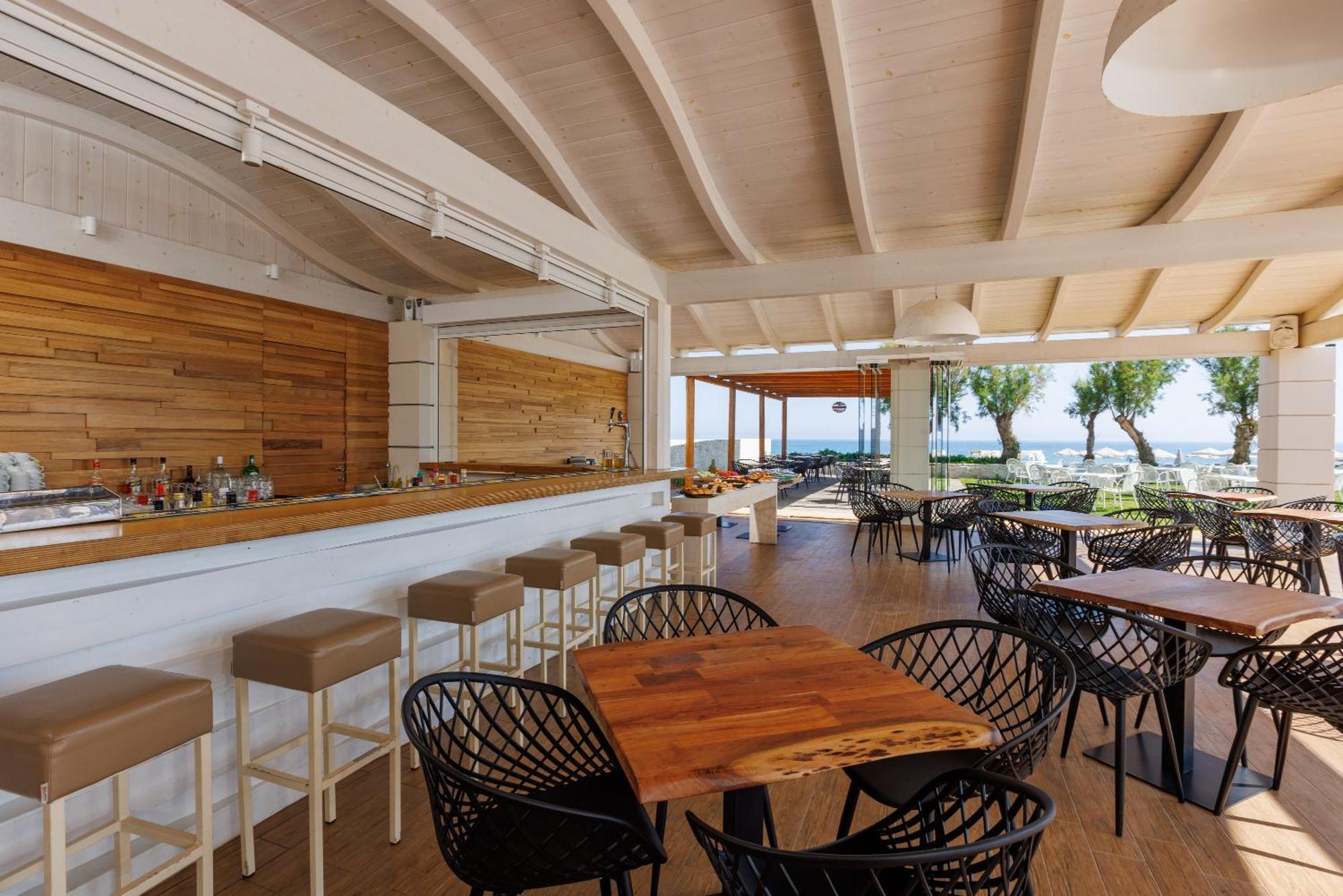 Malia Bay Beach Hotel & Bungalows エクステリア 写真