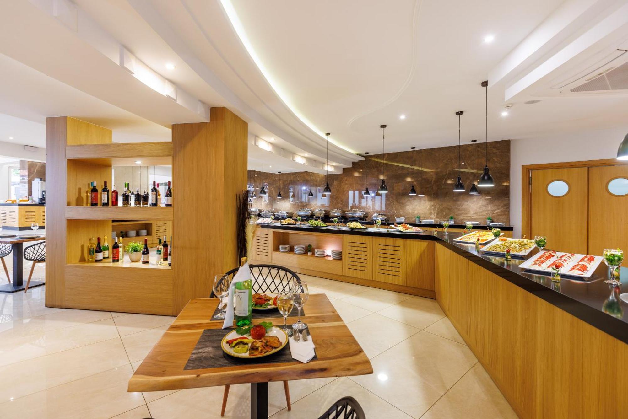 Malia Bay Beach Hotel & Bungalows エクステリア 写真