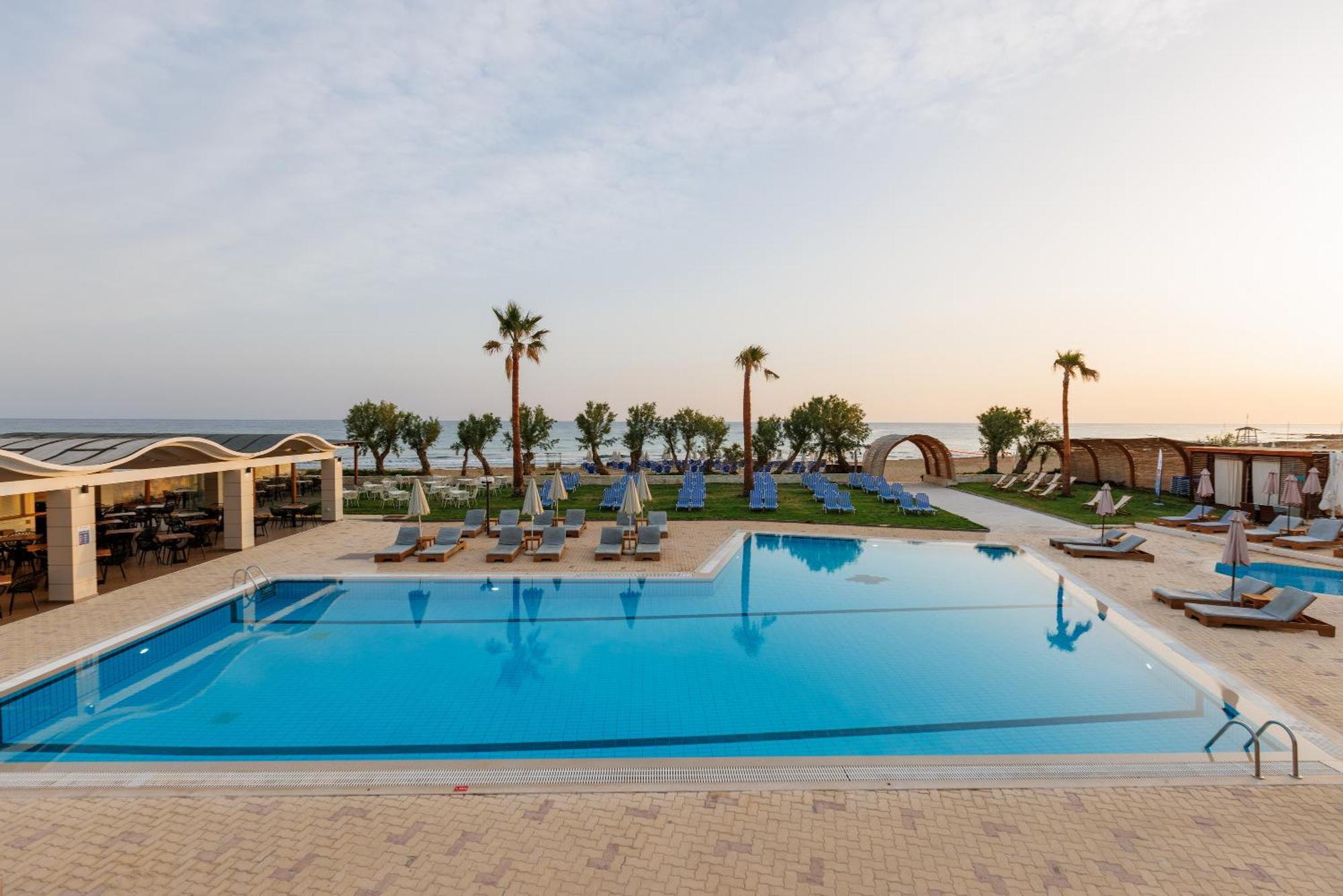 Malia Bay Beach Hotel & Bungalows エクステリア 写真