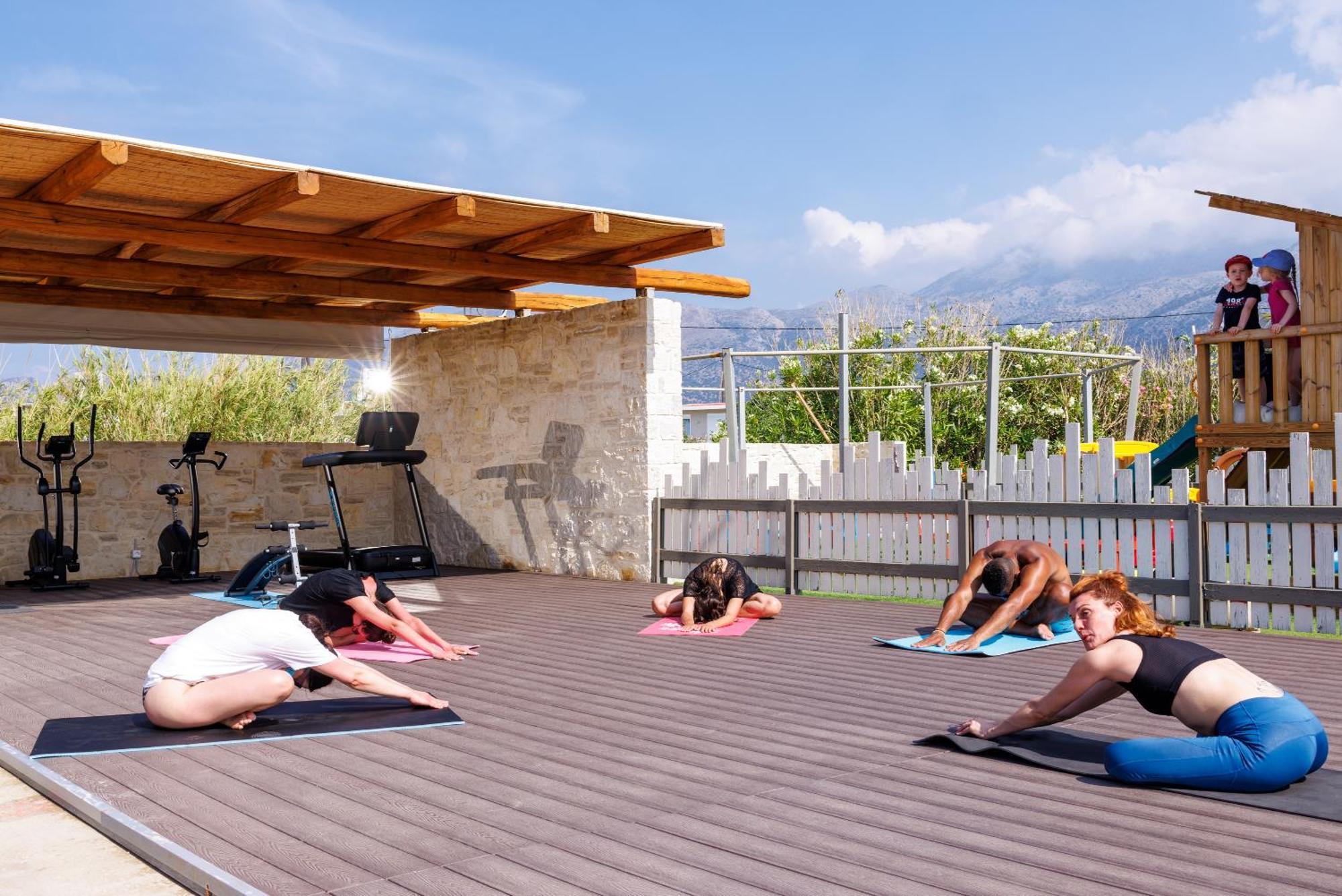 Malia Bay Beach Hotel & Bungalows エクステリア 写真