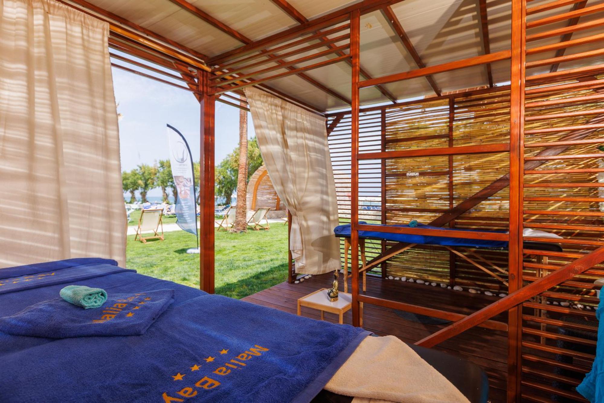 Malia Bay Beach Hotel & Bungalows エクステリア 写真