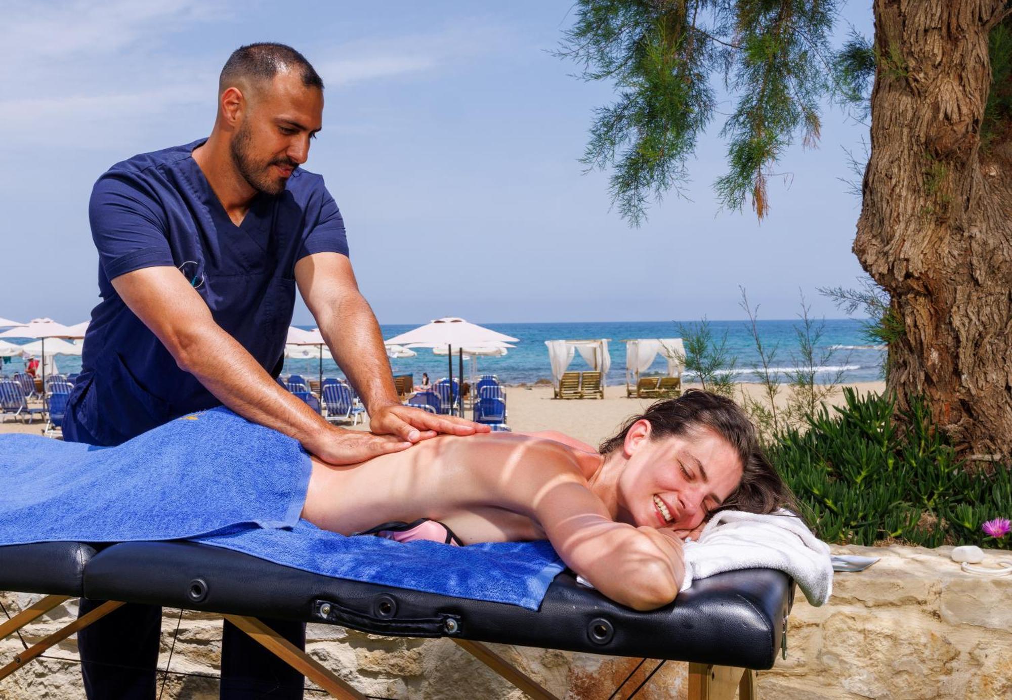 Malia Bay Beach Hotel & Bungalows エクステリア 写真