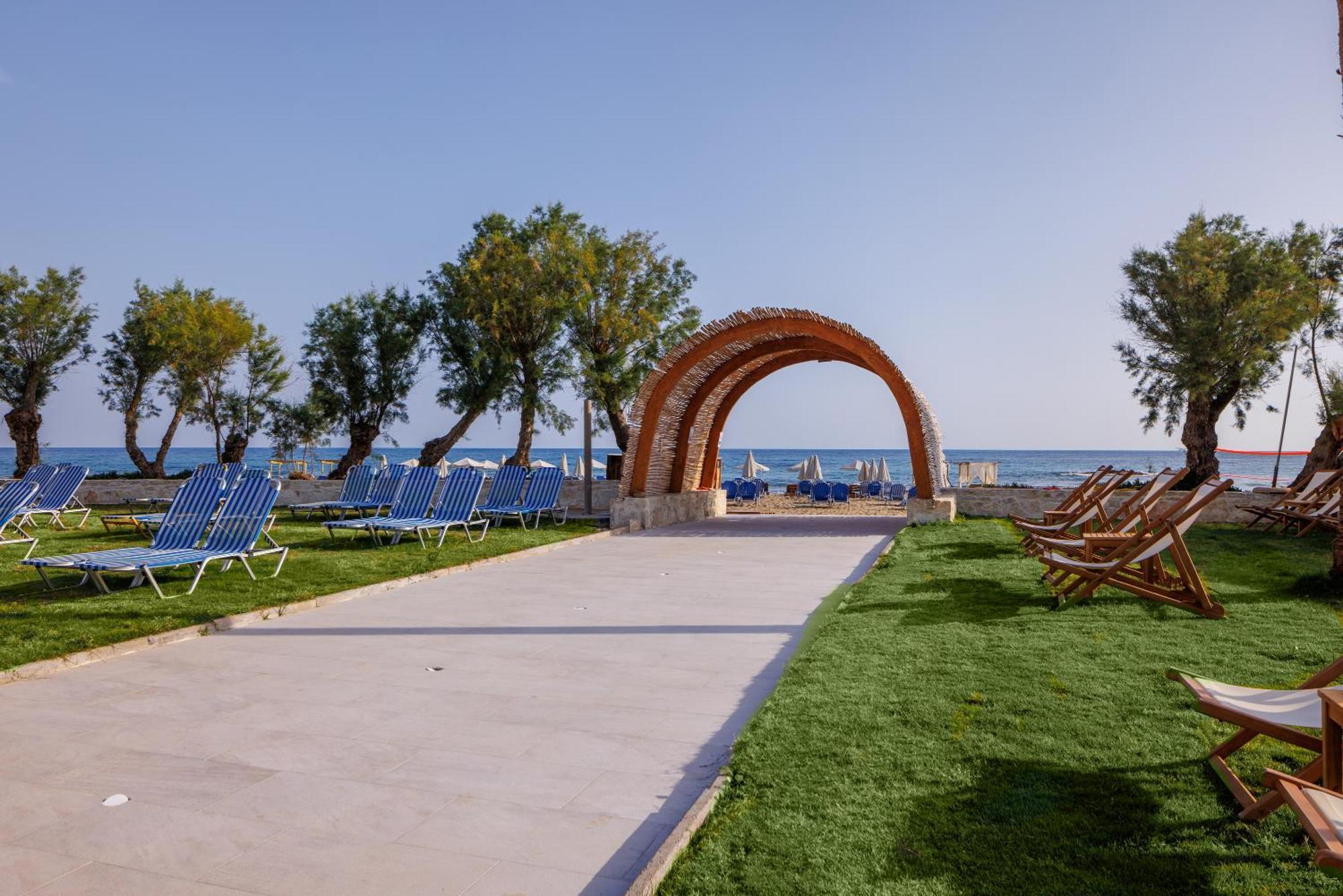 Malia Bay Beach Hotel & Bungalows エクステリア 写真