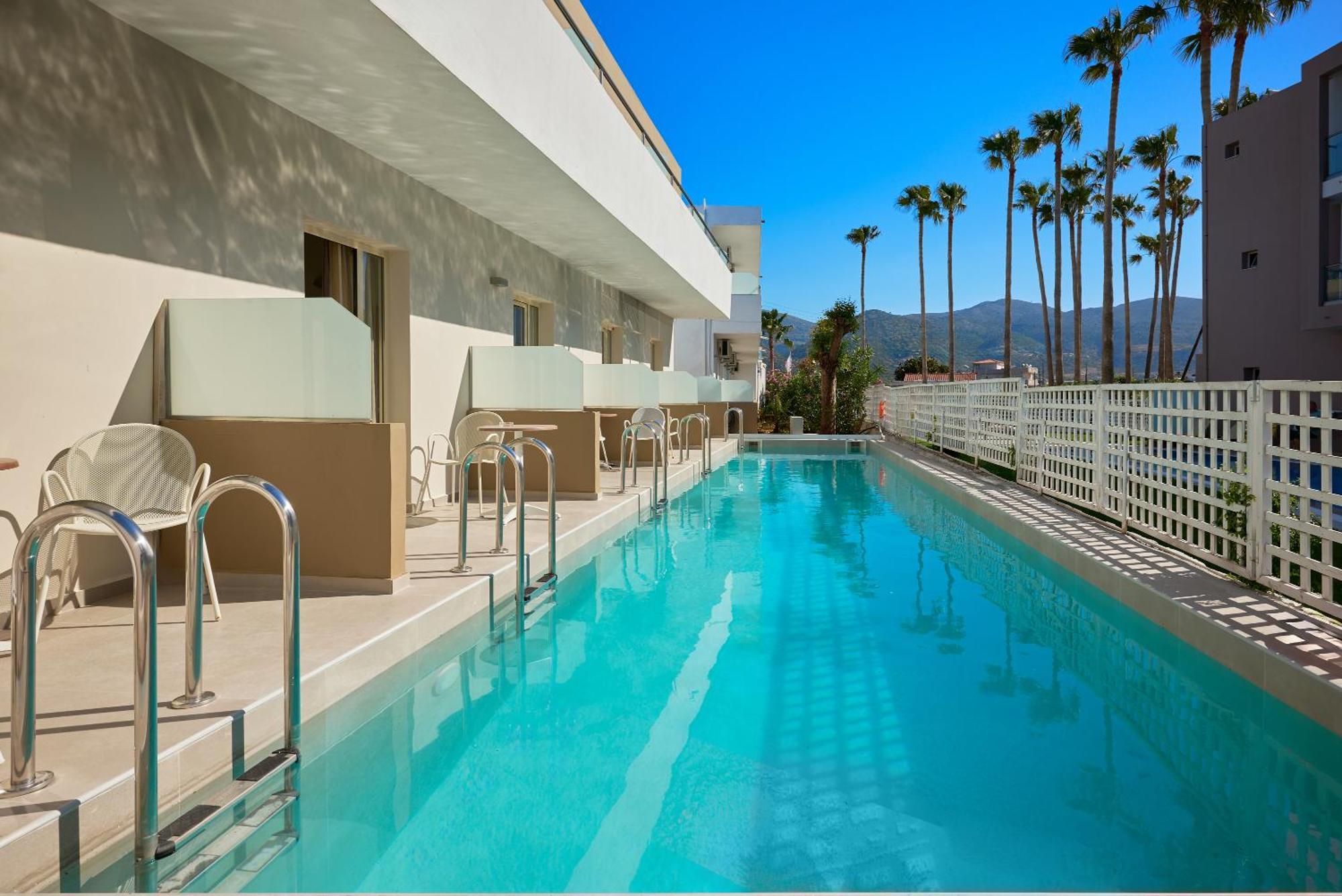 Malia Bay Beach Hotel & Bungalows エクステリア 写真