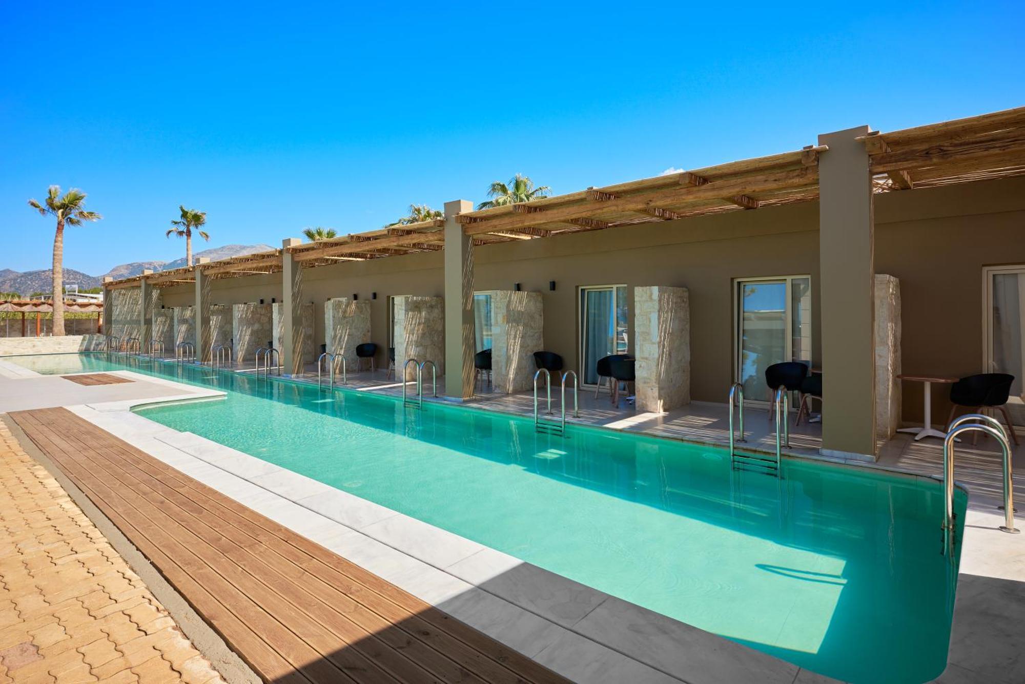 Malia Bay Beach Hotel & Bungalows エクステリア 写真