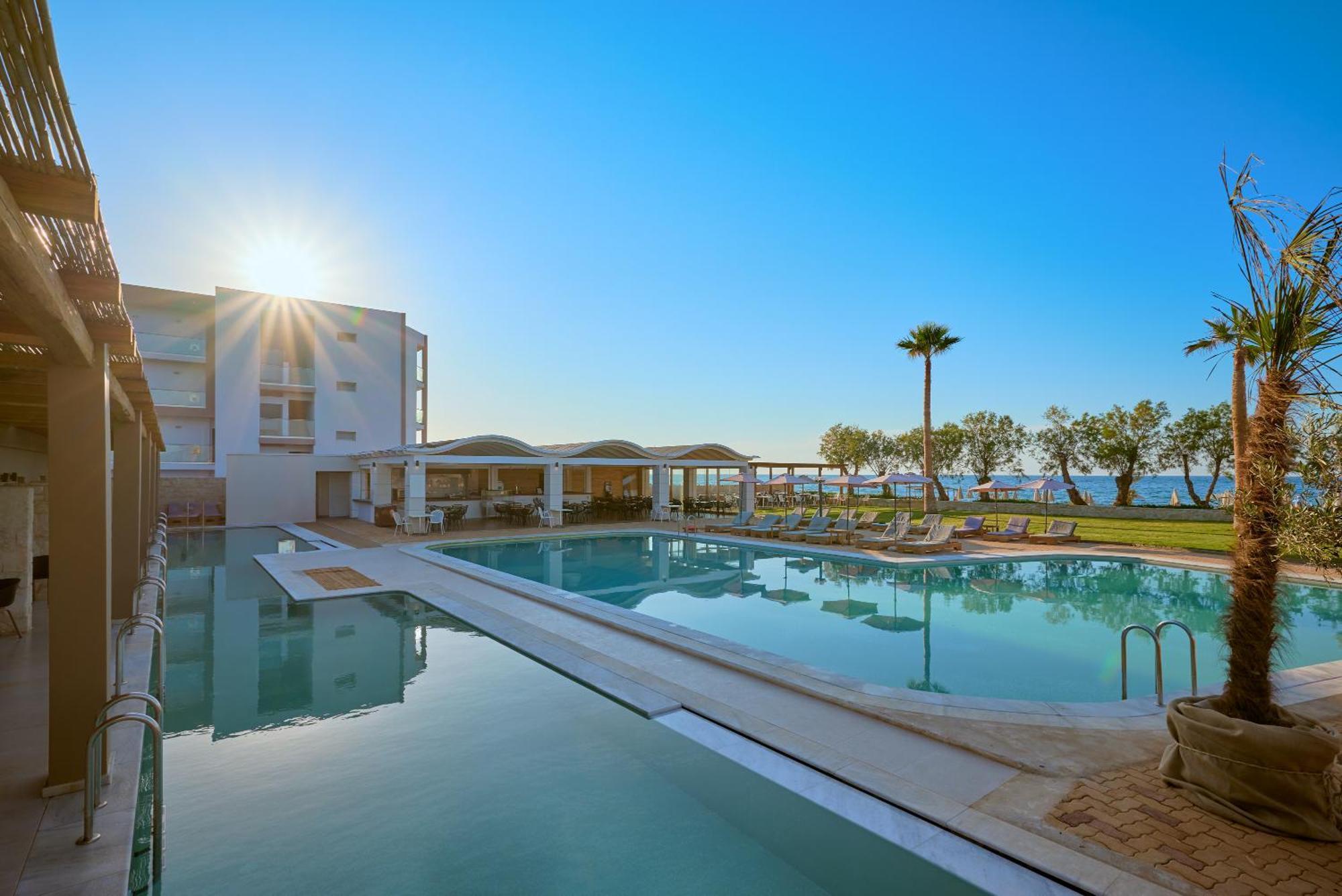 Malia Bay Beach Hotel & Bungalows エクステリア 写真