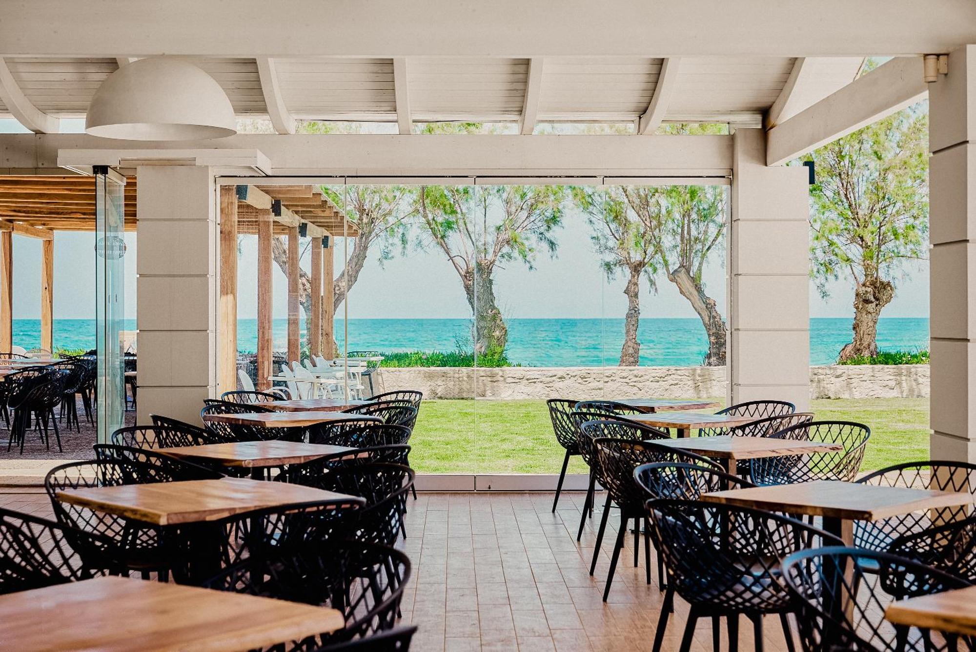 Malia Bay Beach Hotel & Bungalows エクステリア 写真
