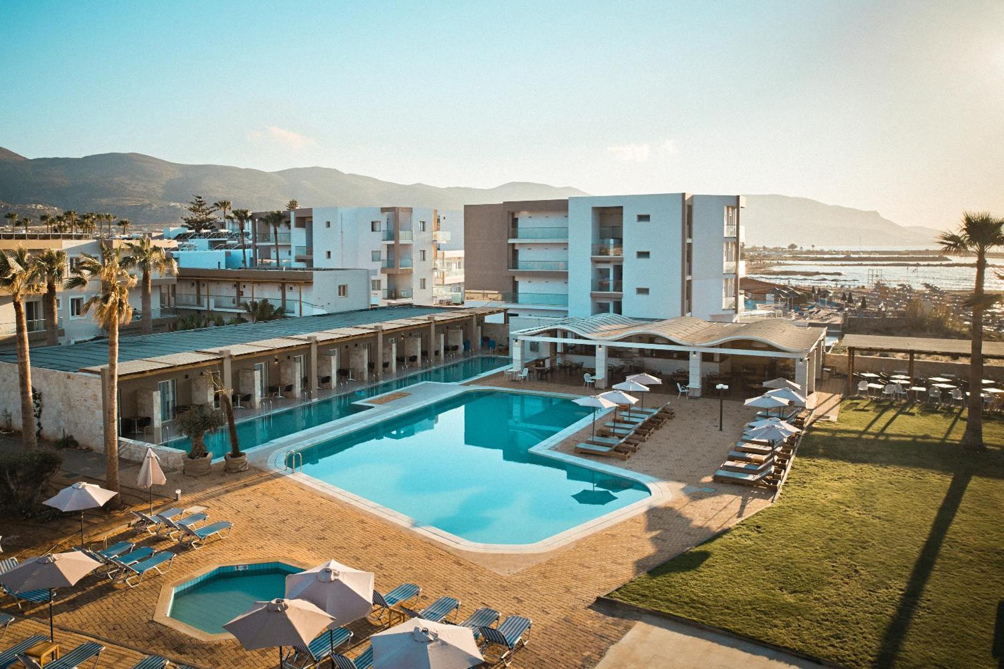 Malia Bay Beach Hotel & Bungalows エクステリア 写真