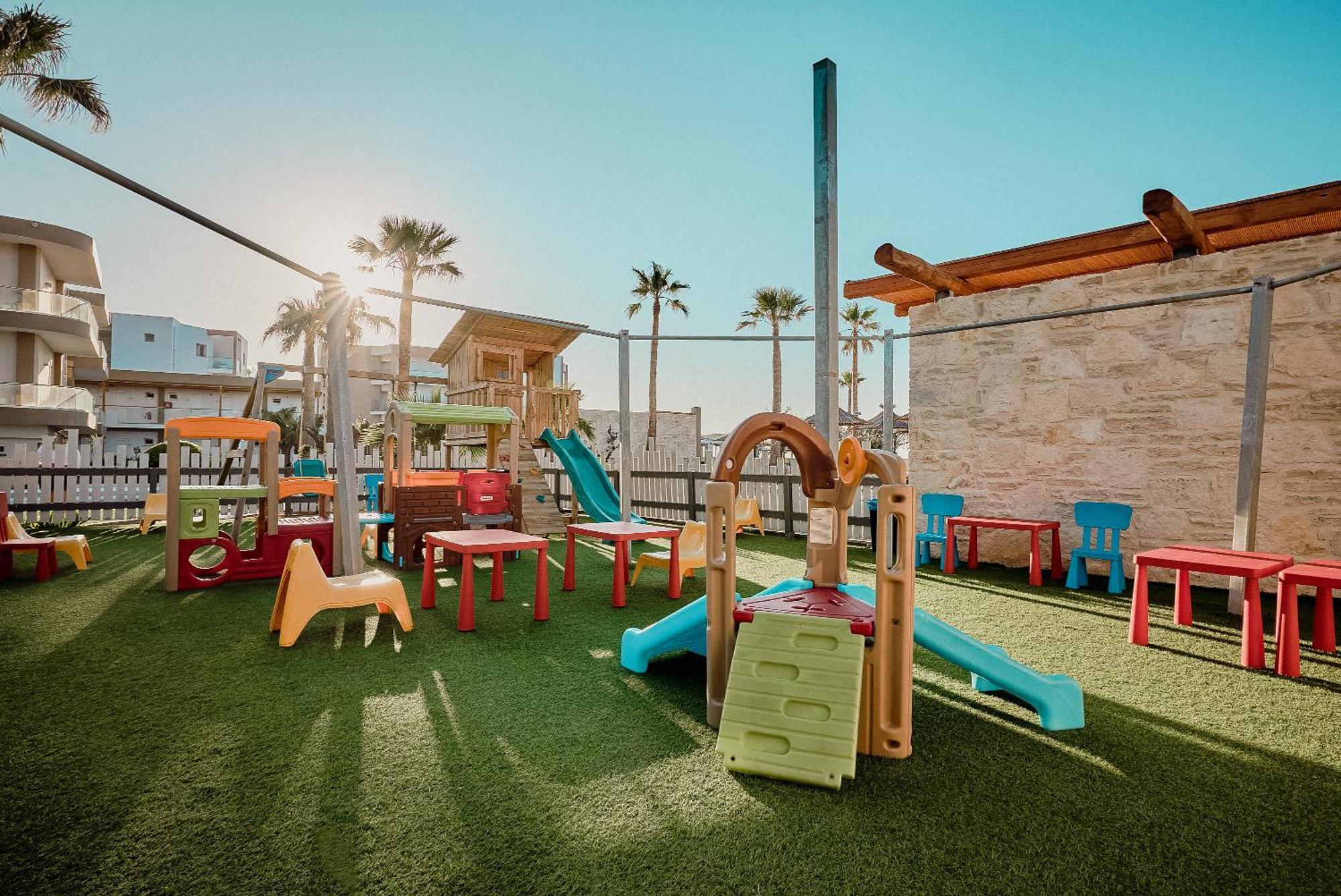 Malia Bay Beach Hotel & Bungalows エクステリア 写真